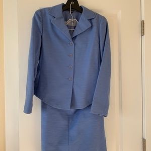 Wonen's suit